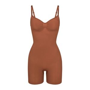 Skims SEAMLESS SCULPT MID THIGH BODYSUIT | BRONZE